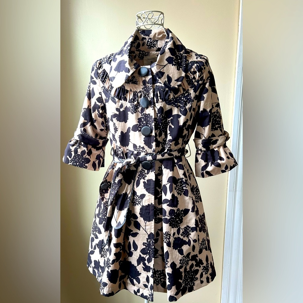 Forever Twentyone floral print 3/4 sleeve jacket.